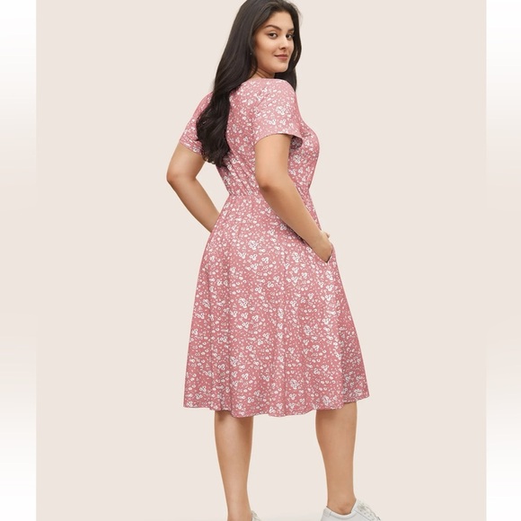 BloomChic Plus Size Ditsy Floral Elastic Waist Knot Drawstring Dress - Picture 2 of 6